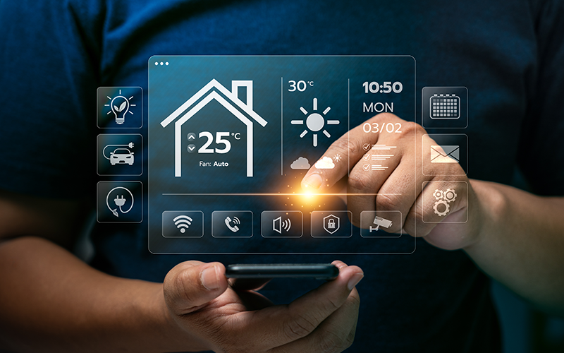 Bildschirm zeigt Symbole aus dem Smart-Home.