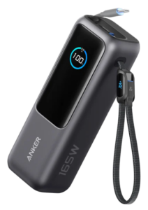 Schwarze Anker-Powerbank mit digitaler Anzeige und integriertem Ladekabel